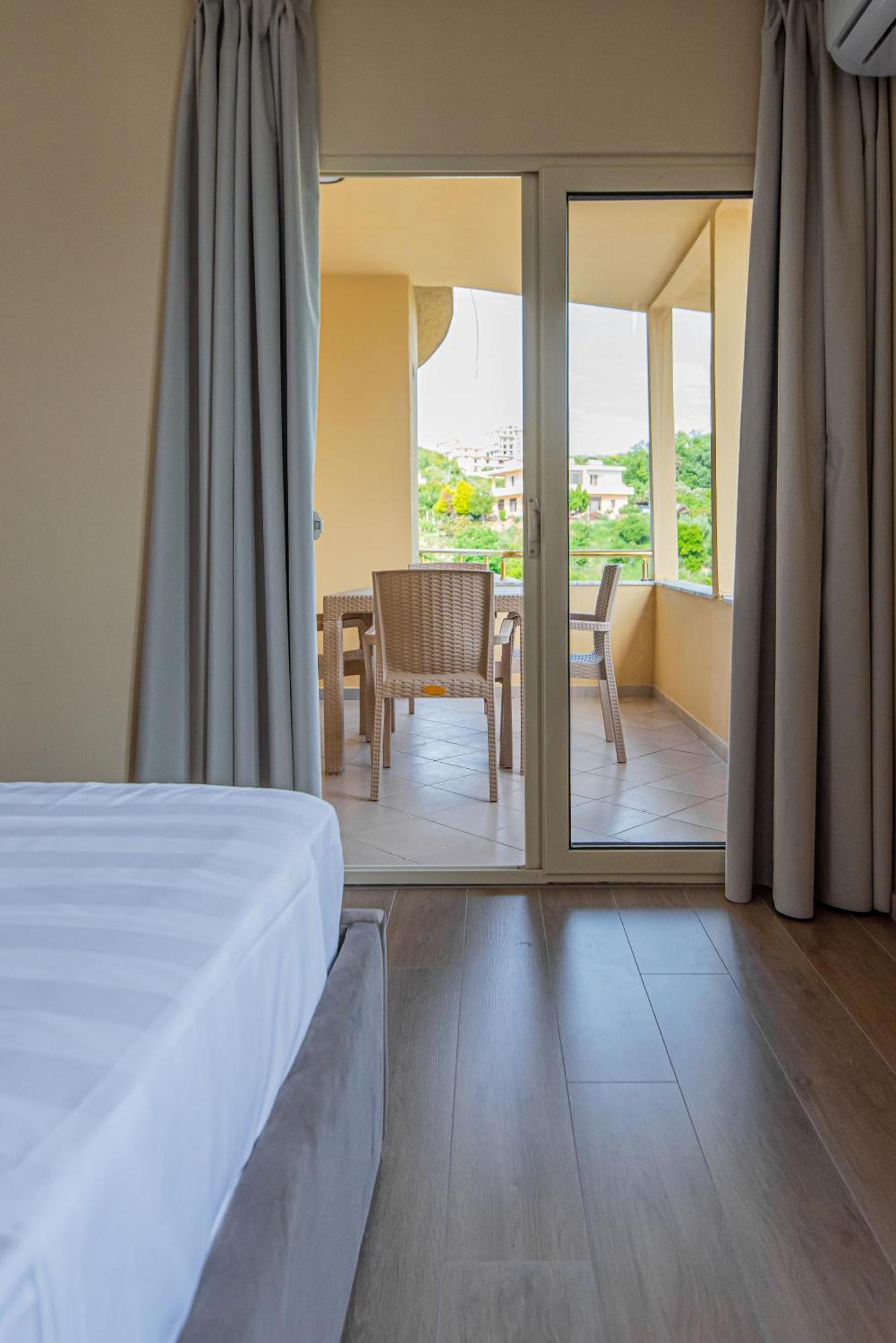 Aparthotel Eda Durrës Buitenkant foto